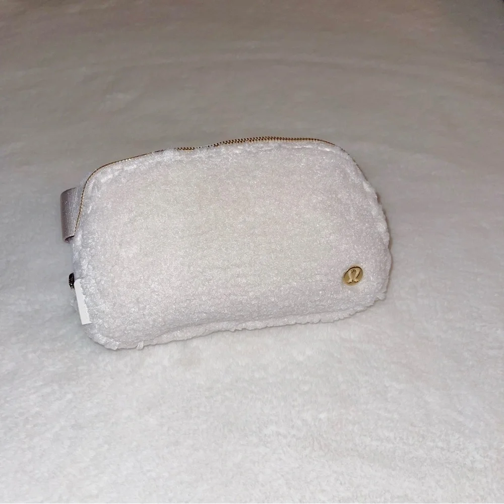 Lululemon Everywhere Fleece Belt Bag with Gold Hardware